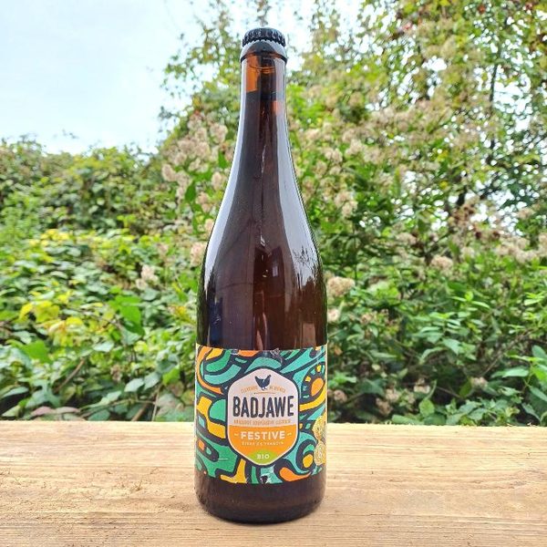 Bouteille de bière Badjawe Festive en plein air